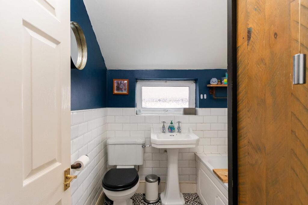 2W4RBN - Bathroom B.jpg