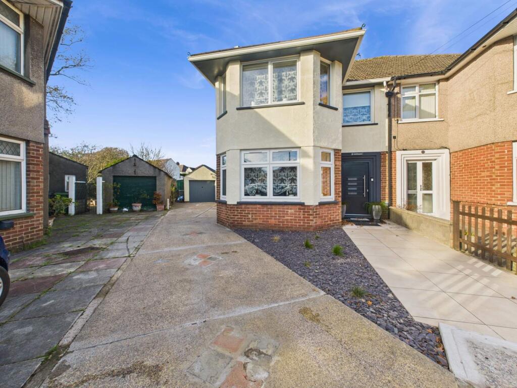 Driveway &amp; Front Entrance