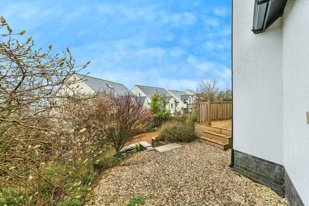Rear Landscaped G...