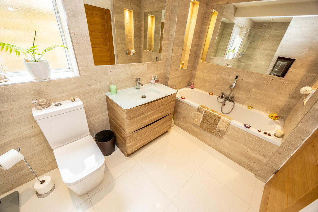 205FLDews-280525-...