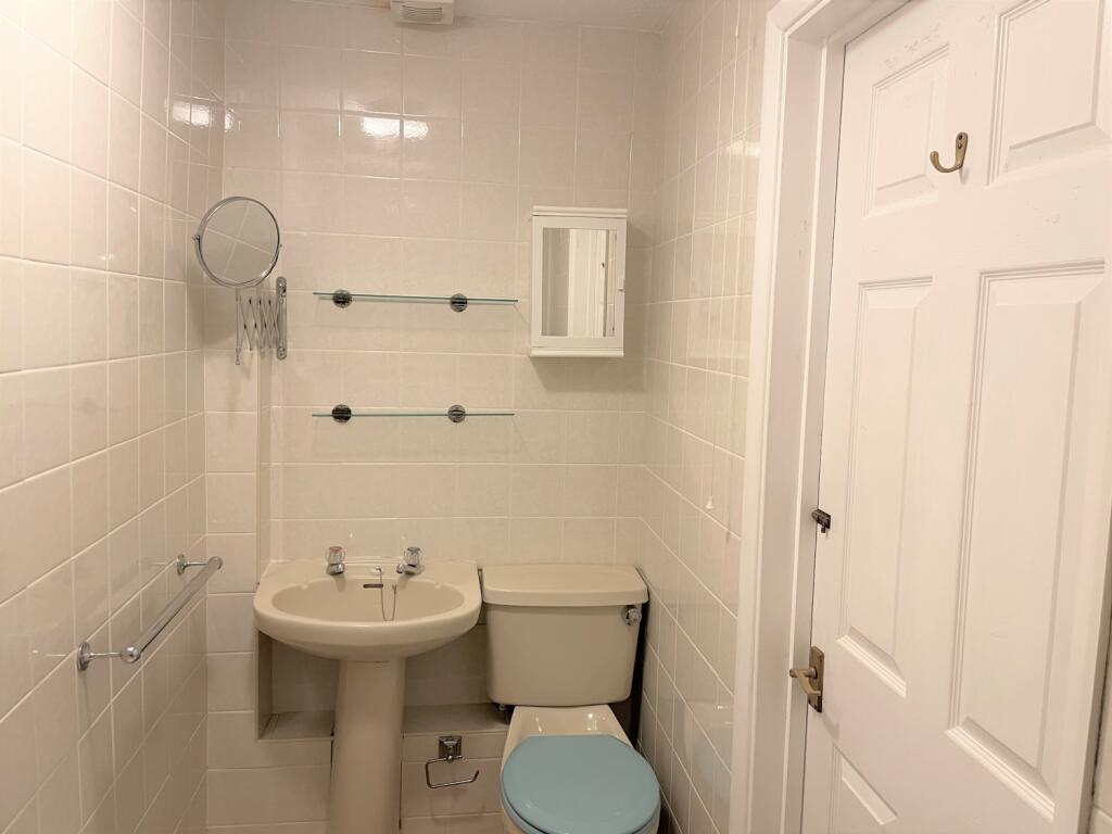 Bathroom (4)