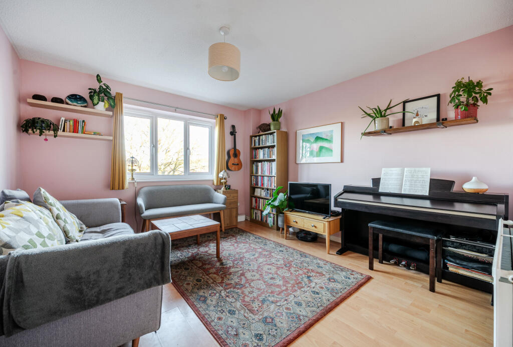 1395153-11-695bea...