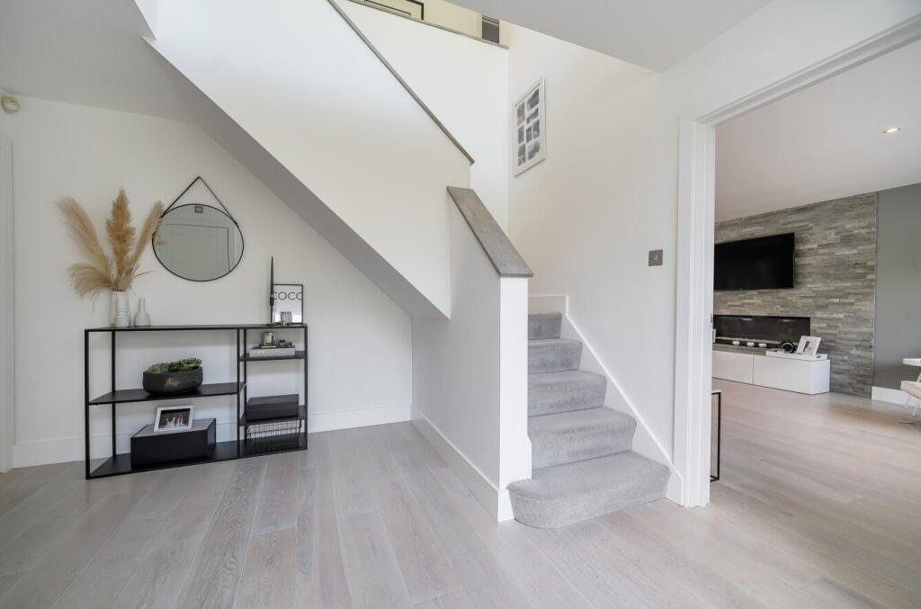 1363692-12-68e522...