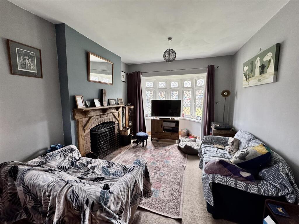 Sitting Room/Dining Room