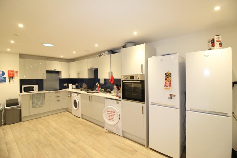 Communal Kitchen (3)