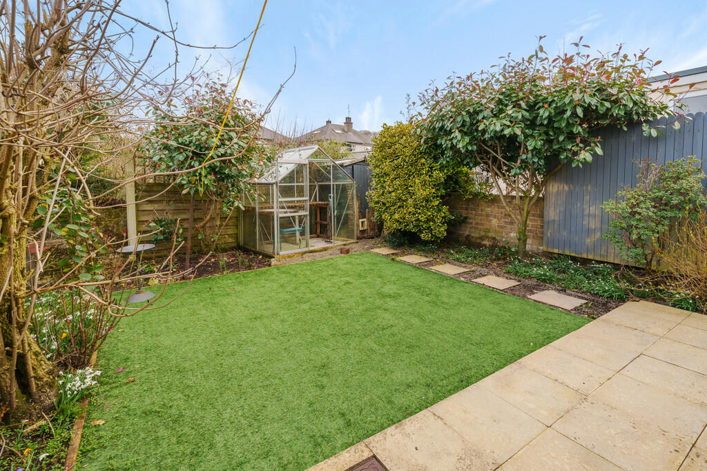 Rear Landscaped G...