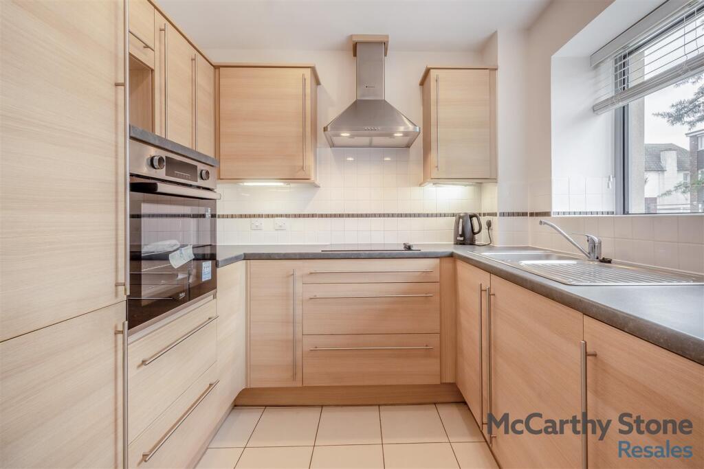 8665110-interior06.jpg