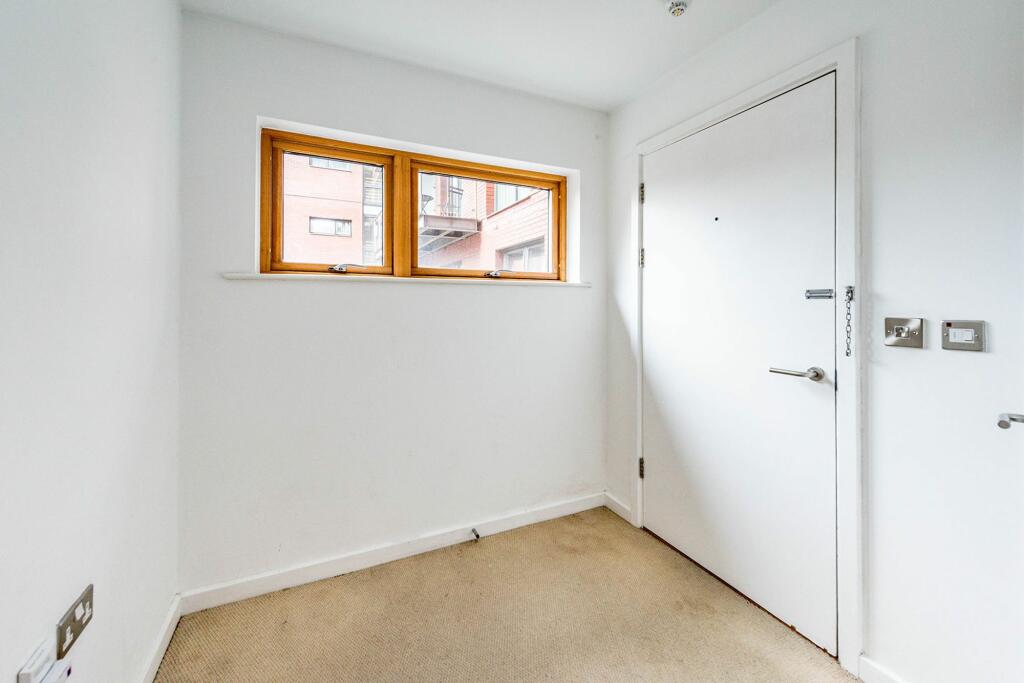 ENTRANCE HALLWAY AND BALCONY