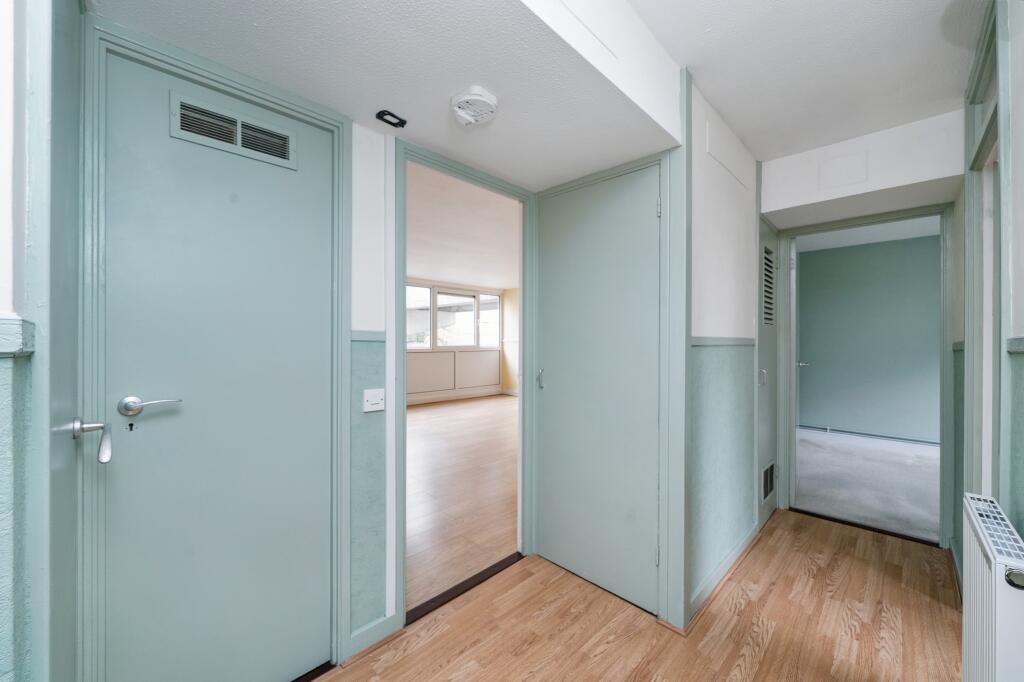 Flat 79 Mountbatten Square, Ward Royal, Windsor, SL4 1SZ