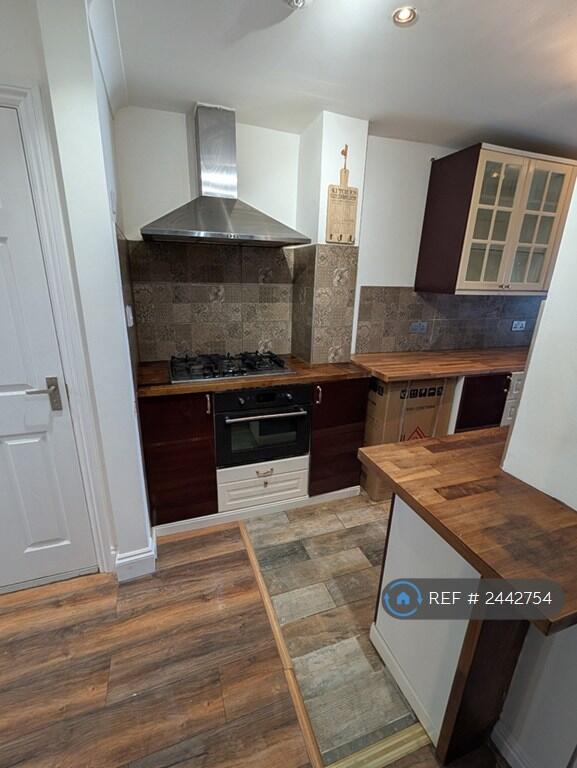 Kitchen (Microwave /Oven), Hob And Hood