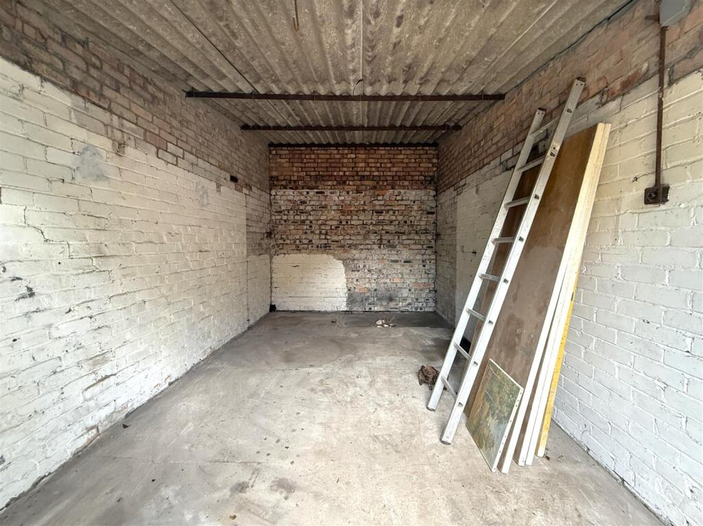 Garage 9 Palmerston Road (4).JPG