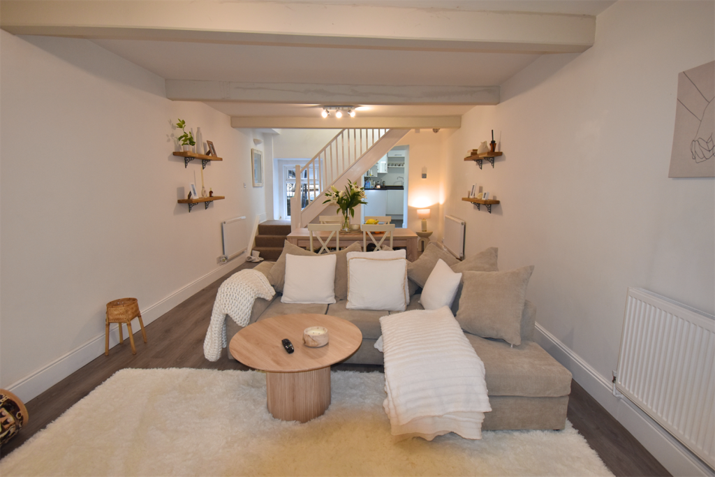 Sitting / Dining Roo