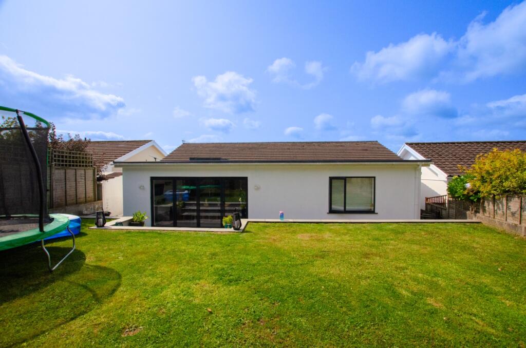 7 Reeds Park To Book A Viewing Call TPS Lostwithi