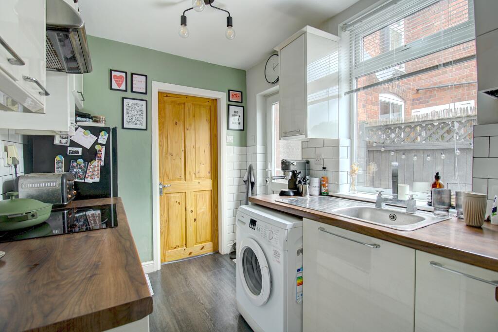 Kitchen (alt view)