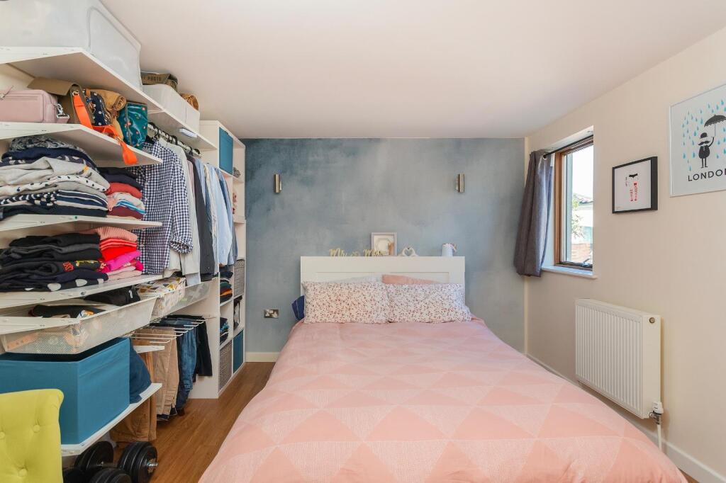 0C6SBV - Bedroom B.jpg