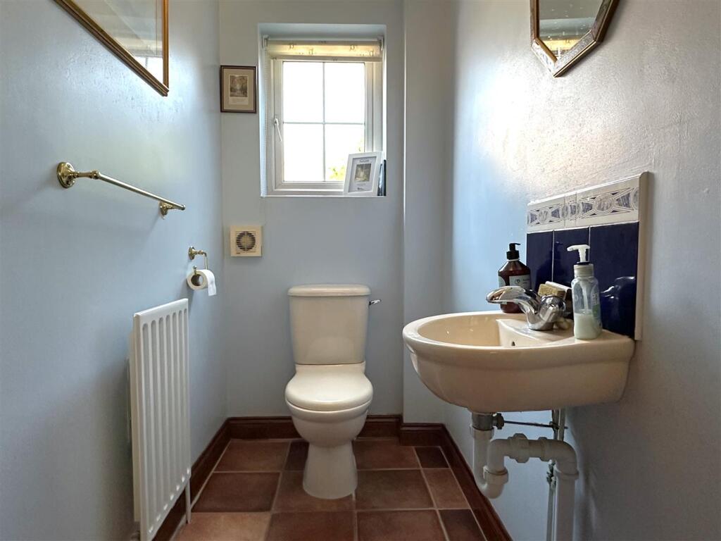 Ground Floor W.C 936