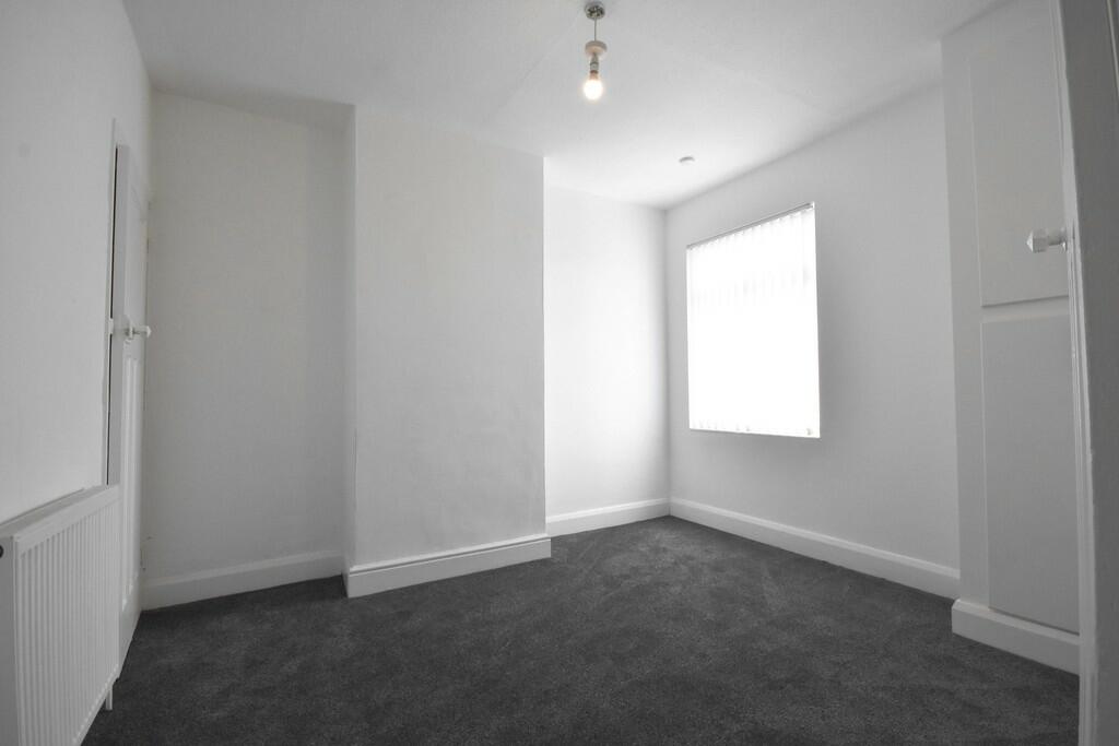 Bedroom 1-min