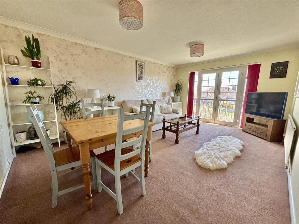 Lounge / Dining Room