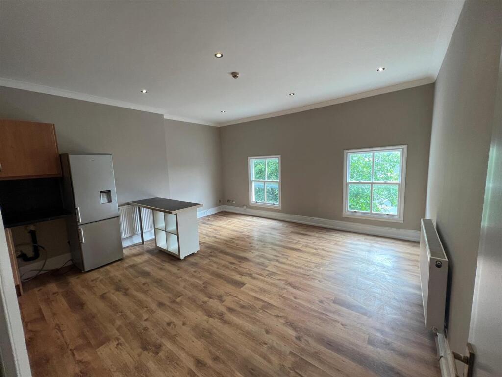 F5 76 Beverley Rd 3.jpg