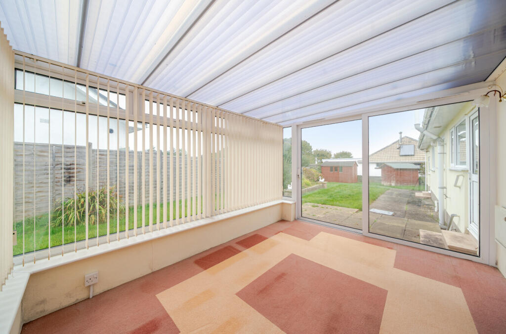 1370550-5-68f8e74...