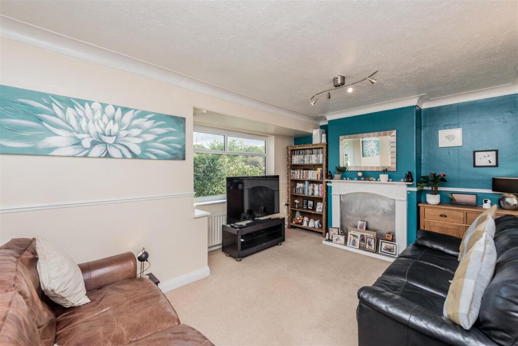 Living Room: