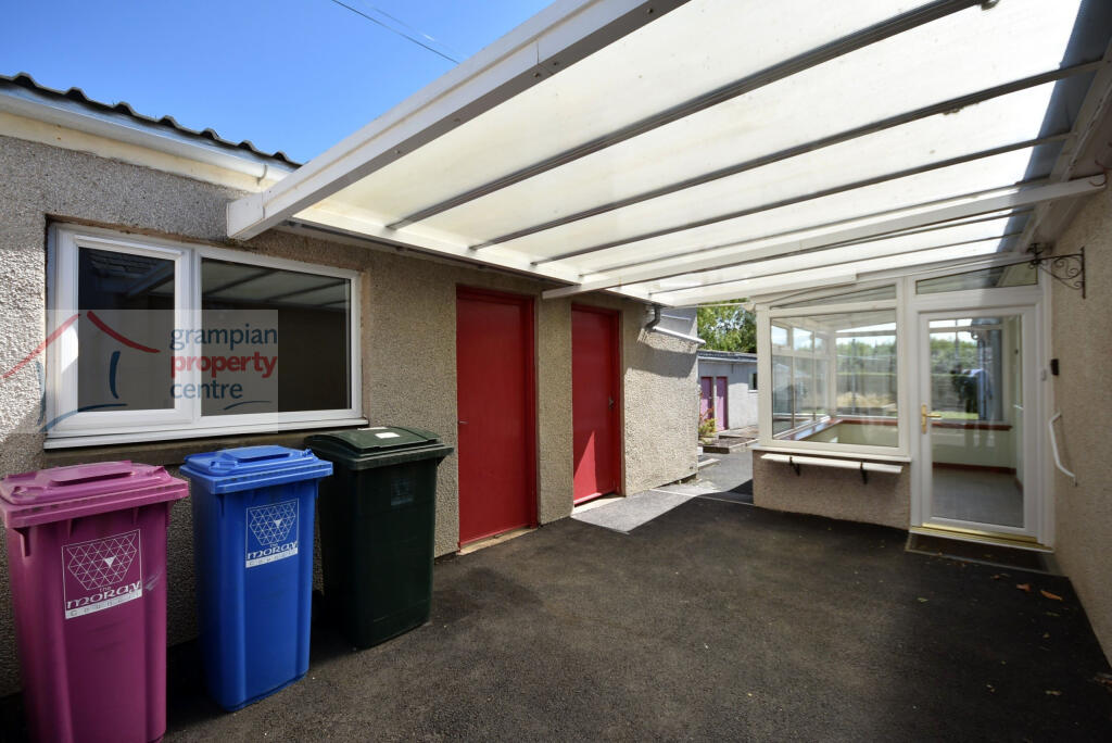 Outbuilding .JPG