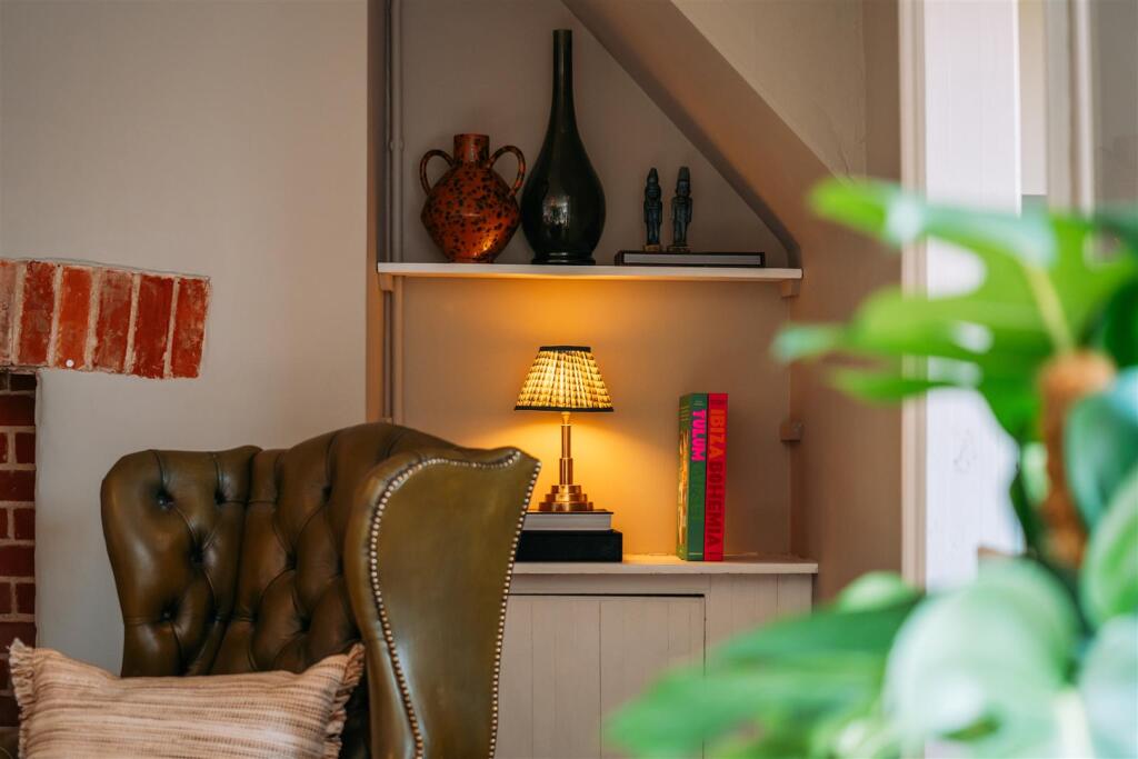 13 Southgate Street [Sitting Room Detail] 01.jpg