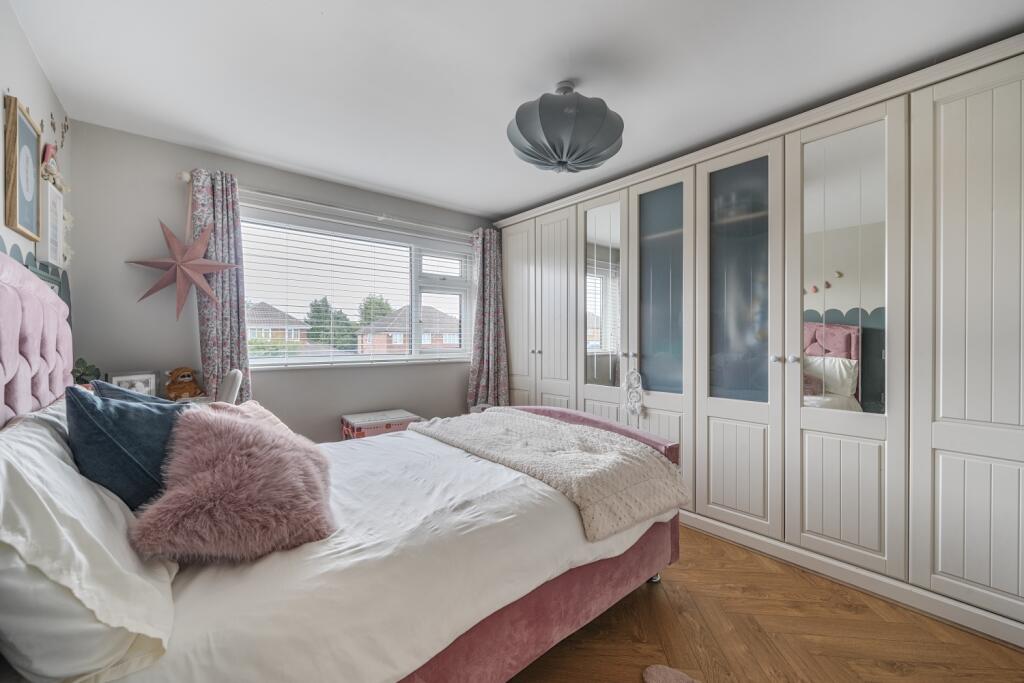 1301500-19-6846bbfd27815