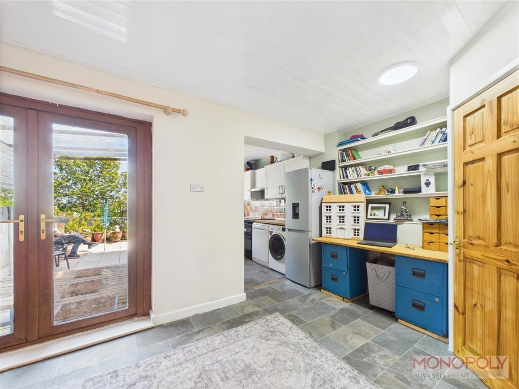 DINING/ BREAKFAST AREA