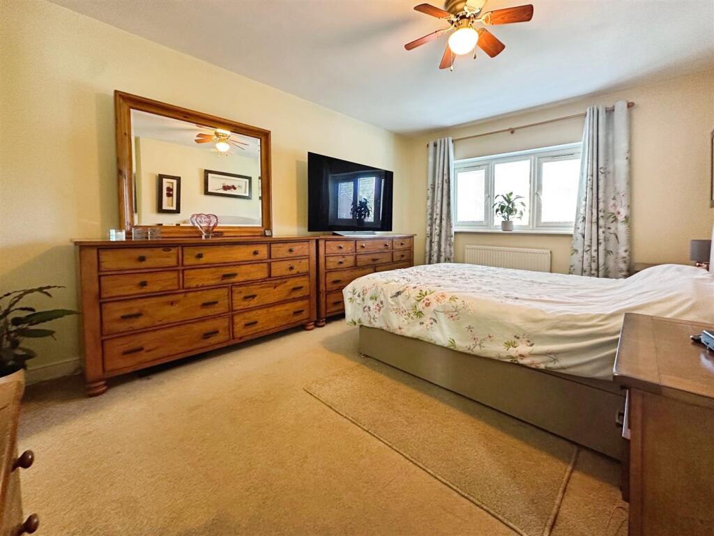 1eefe00d--45E7-8D38-A96565AA852D-34028-00000BA4FE2