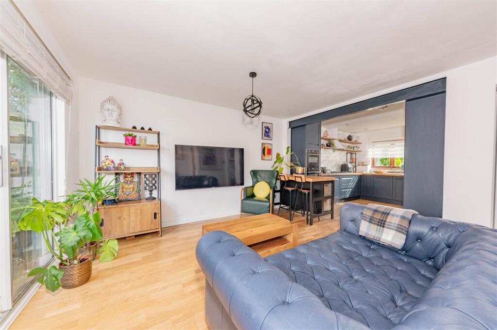 21 Seafield Close Dundee-3.JPG