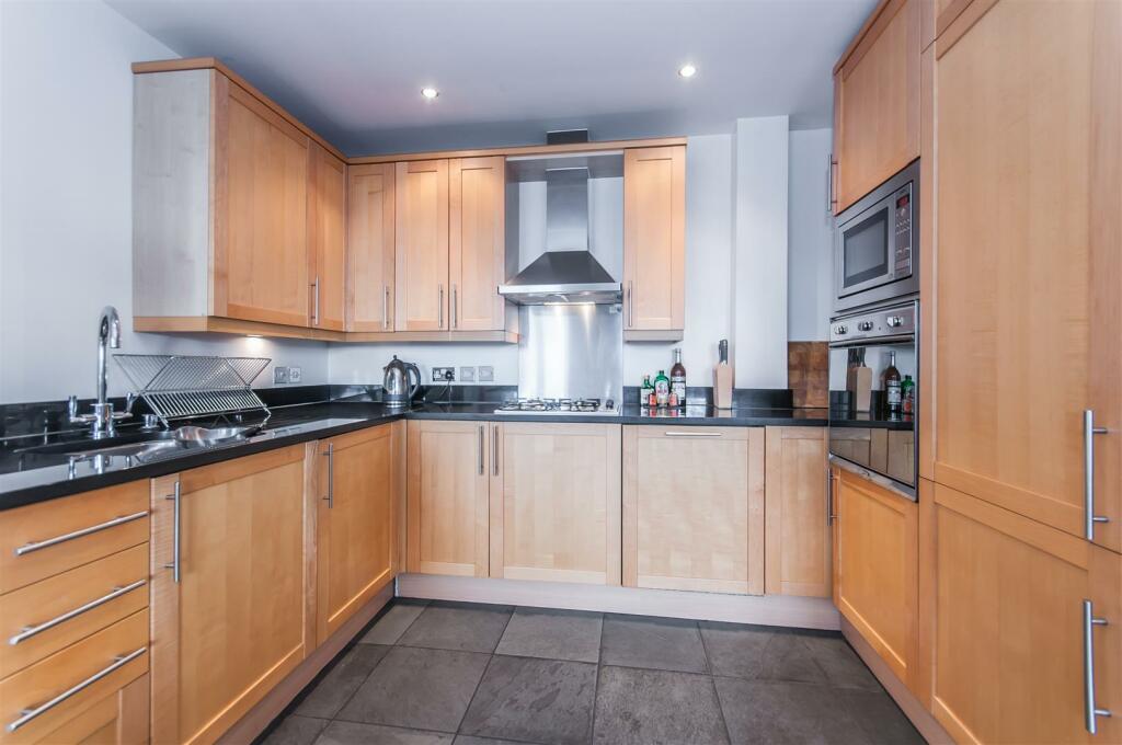 kitchen large.jpg
