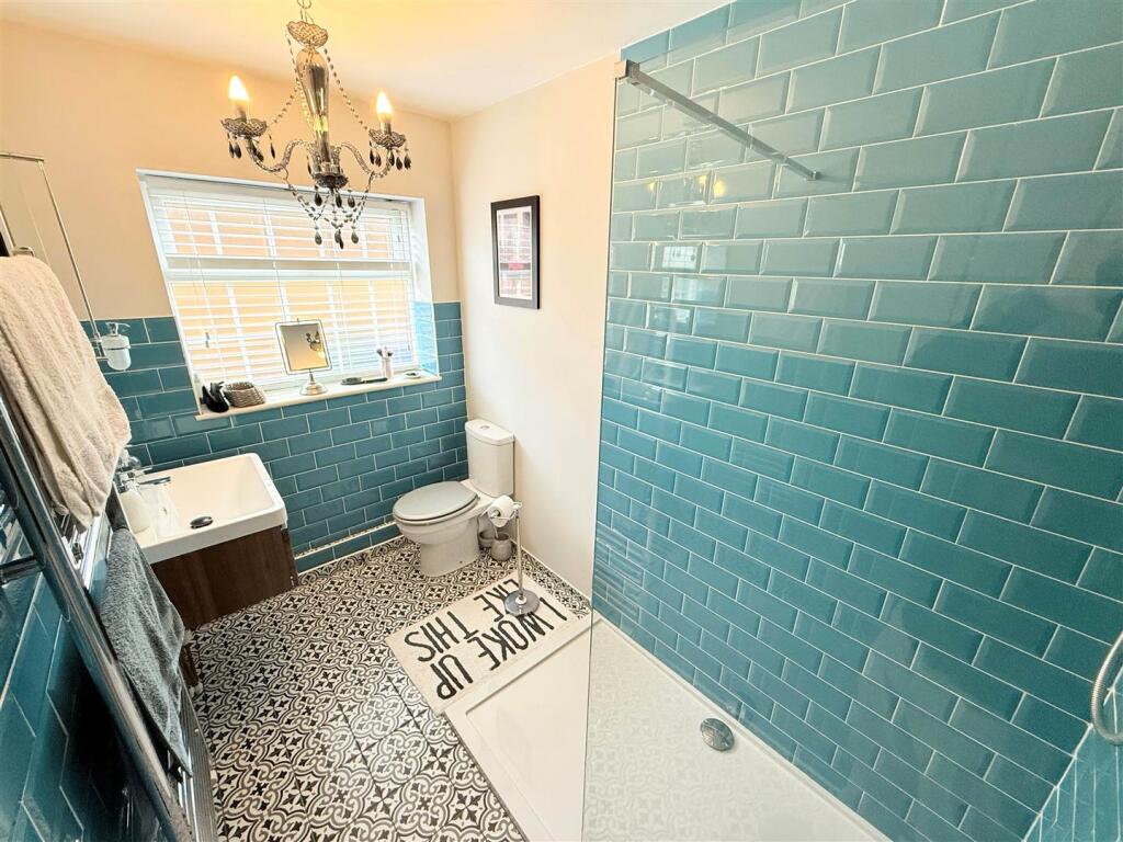 GROUND FLOOR SHOWER ROOM