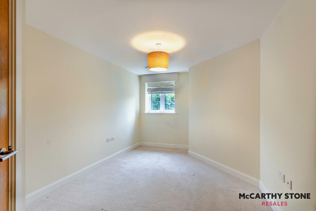 Double Bedroom: