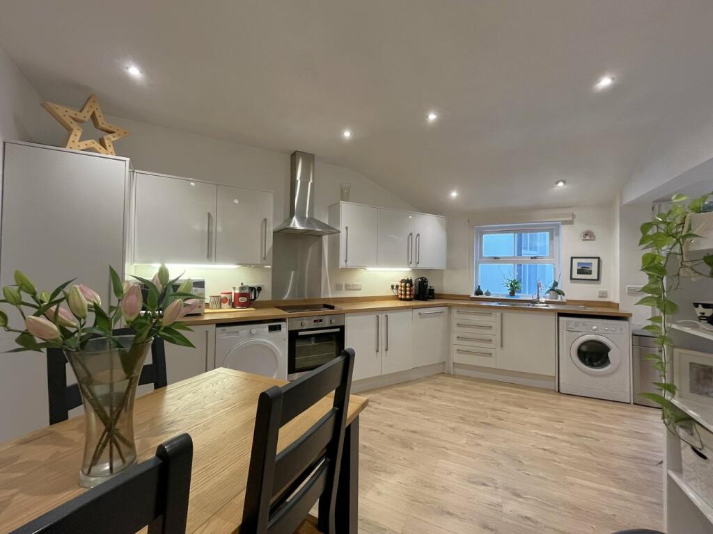 Kitchen dining