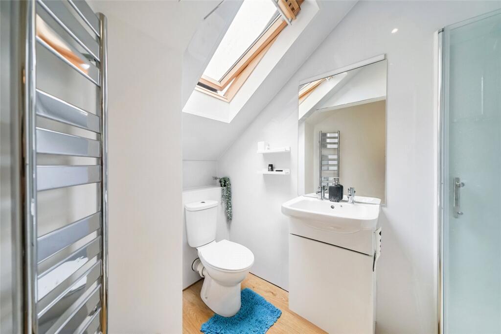Upper Shower Room