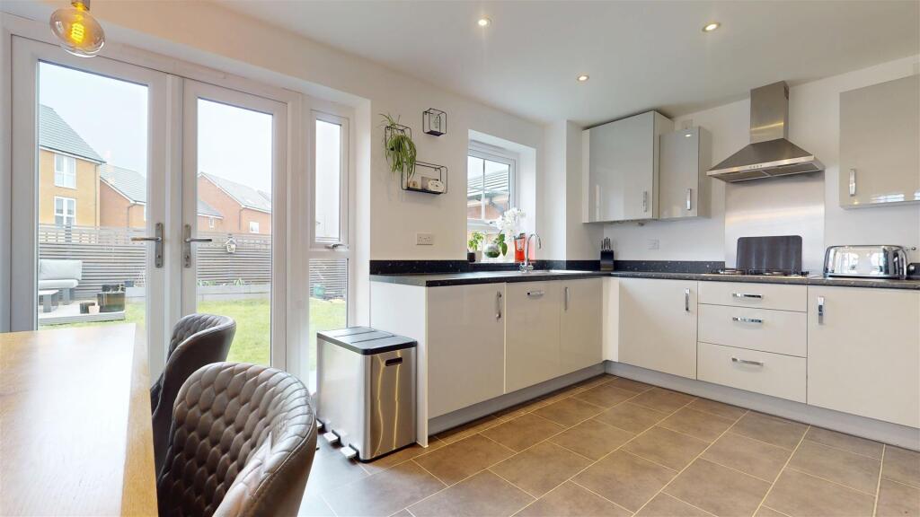 KITCHEN/DINING ROOM
