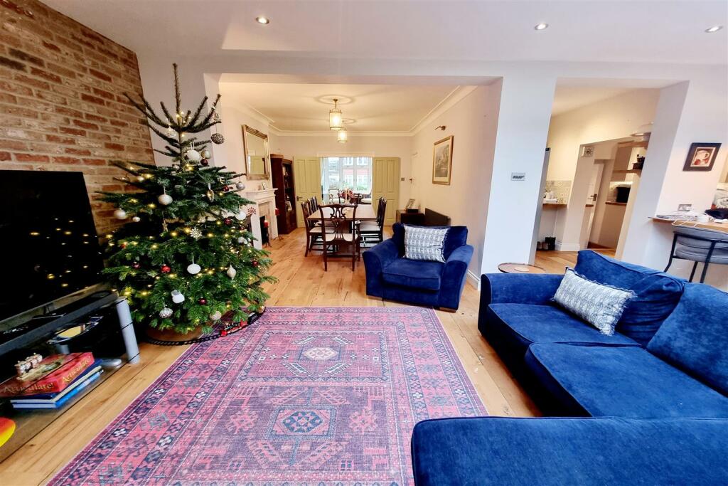 EXTENDED REAR RECEPTION ROOM 1 WITH SKYLIGHT:  1: