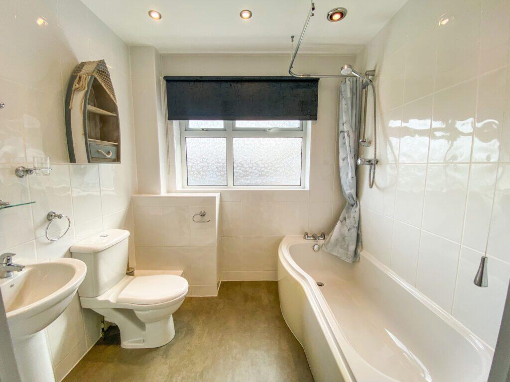 Grosvenor Avenue-Bathroom