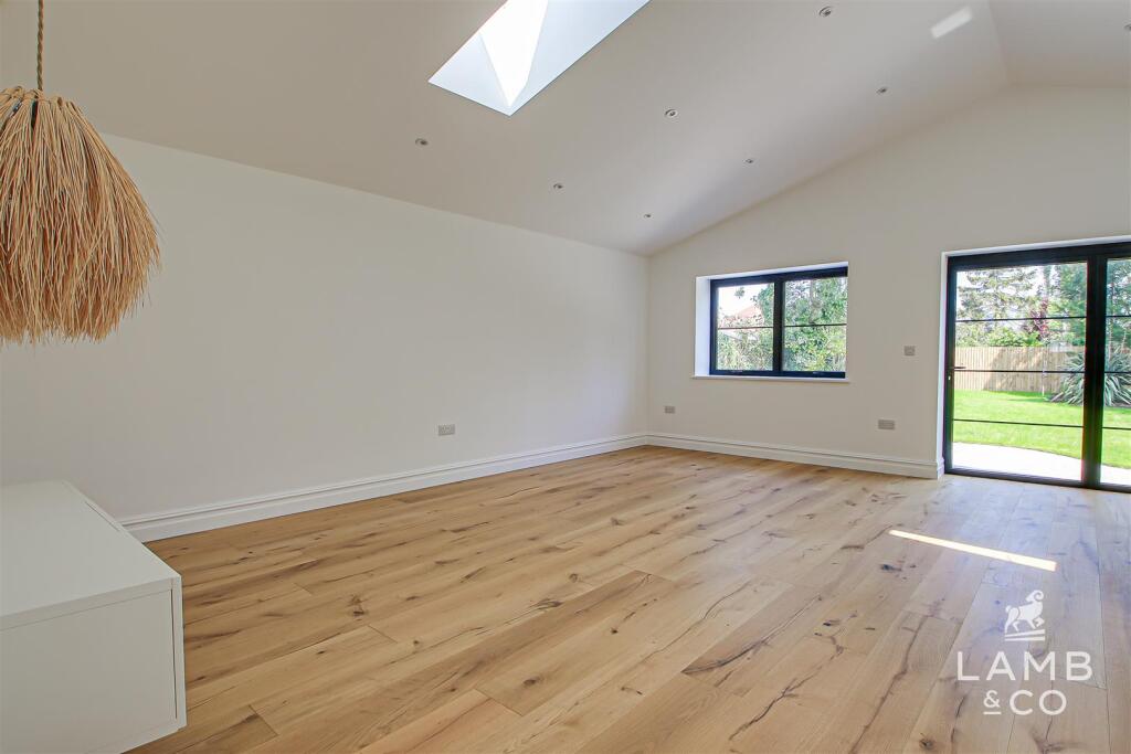 OPEN PLAN LIVING/KITCHEN/DINING