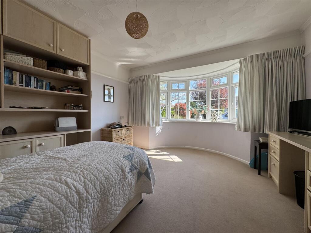 BEDROOM 2