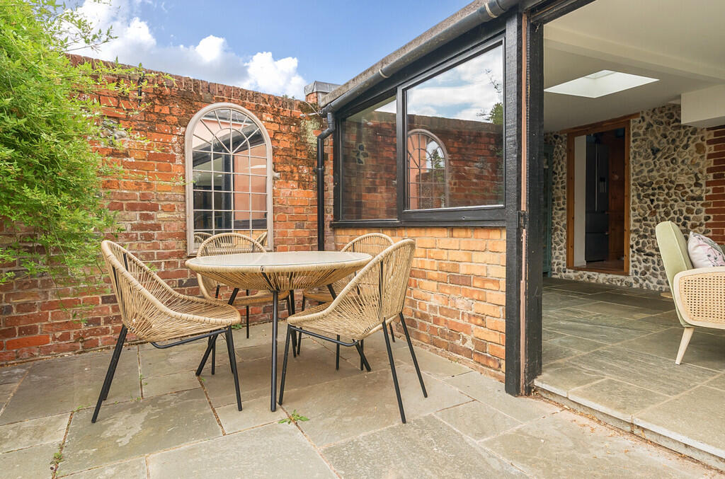 1326327-18-687689...