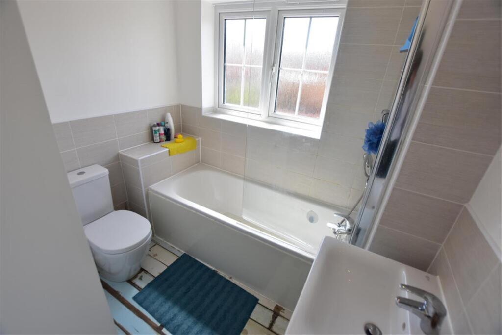 Eagle Close Bathroom