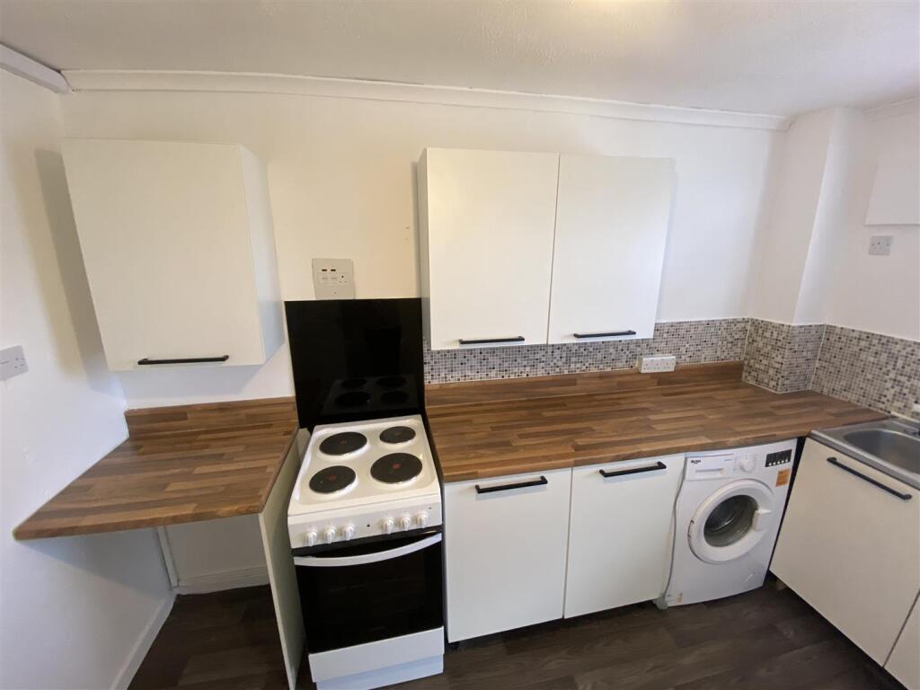 Kitchen 2.JPG