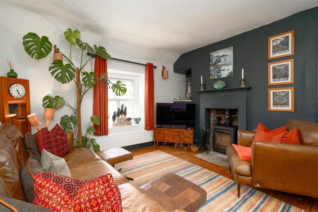 Living Room.jpg