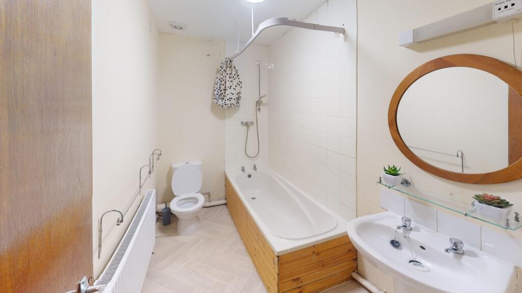 10-Clinton-Court-Bathroom