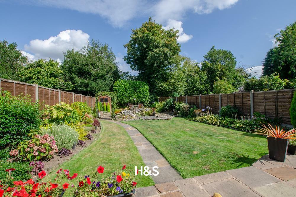 29 Lulworth - garden.jpg