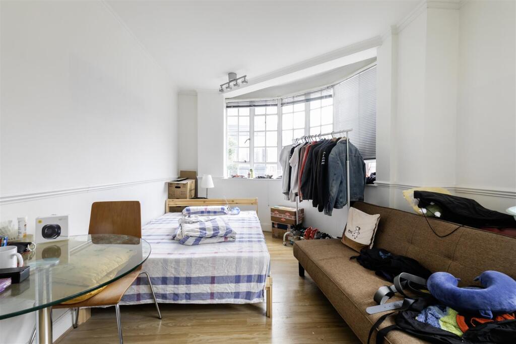 333 Chelsea Cloisters -3.jpg