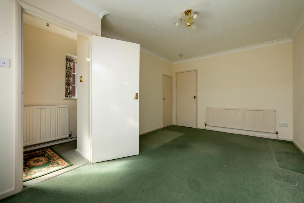 Sitting Room / Dining Room