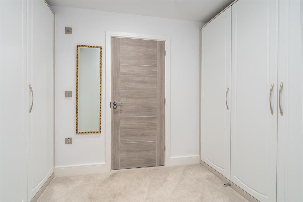 Apt 1 Fairway Lawns Solihull_9.jpg